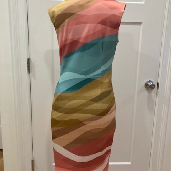 VENUS Sleeveless Dress - Size M - Picture 2 of 3